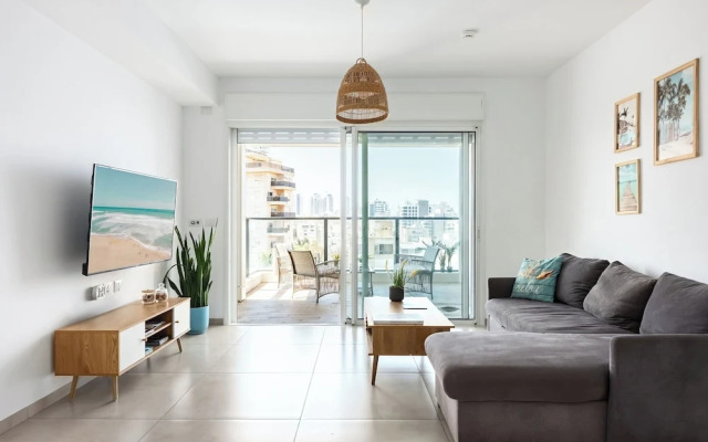 Sea Breeze Netanya Retreat by Sea N Rent