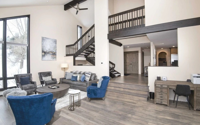 814 Eagle Dr. 4 Bedroom Home by RedAwning