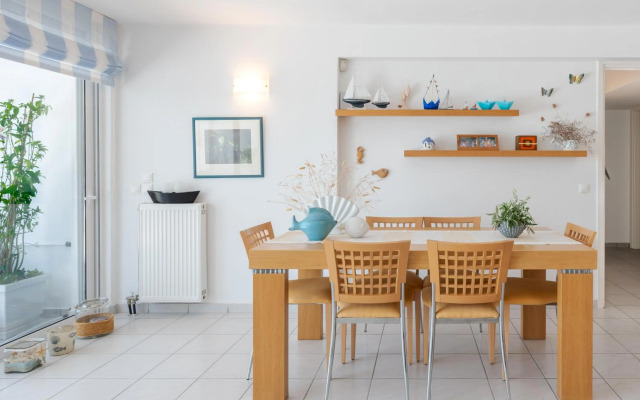 Beachfront Modern Apartment