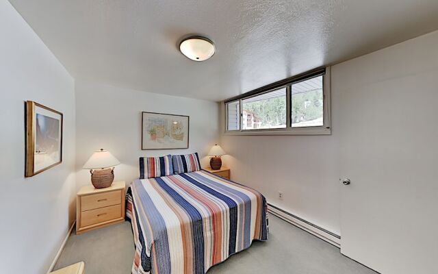 13tr18vy 2 Bedroom Condo