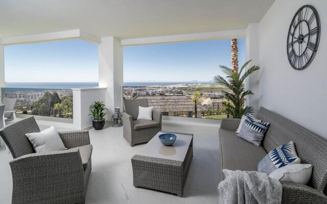 LAE23i- Apotel Estepona Hills by roomservices