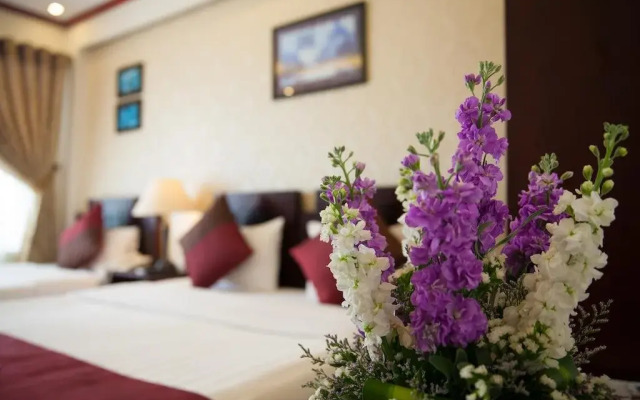 Aurora Central Hotel