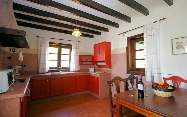 Spacious Villa in Haría With Swimming Pool