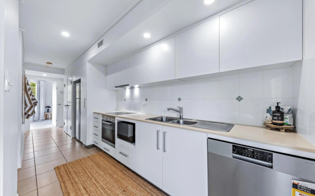 Three B Airlie 2 bedroom unit Seaviews & Pool