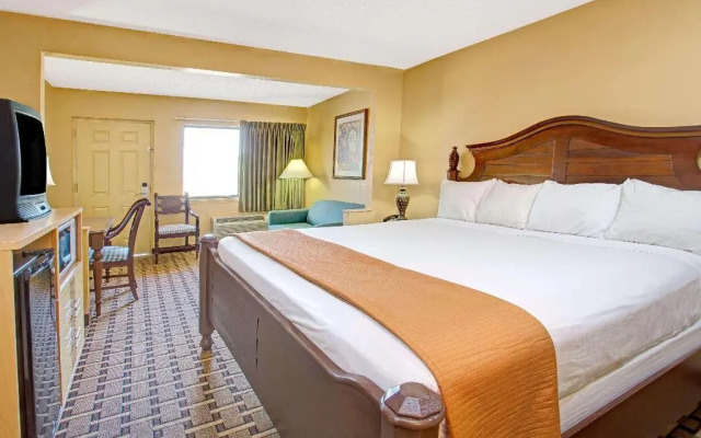 Travelodge Suites by Wyndham Kissimmee Orange