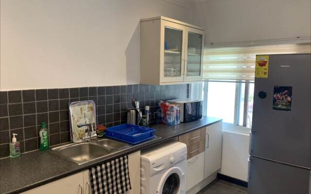 Remarkable 2-bed Apartment in Accra