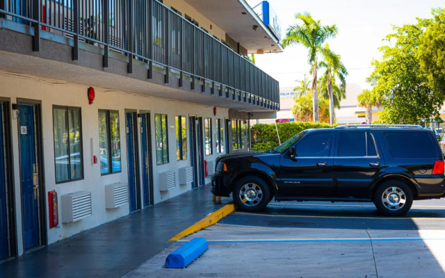 Motel 6 Lantana, FL