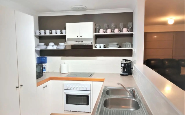 2BR luxury house close to CBD