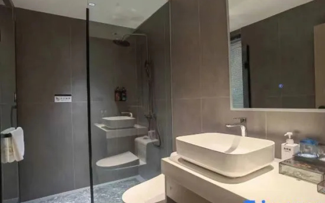 Brown Bear E-Sports Hotel (Rongchang District Government Dongbang Plaza)