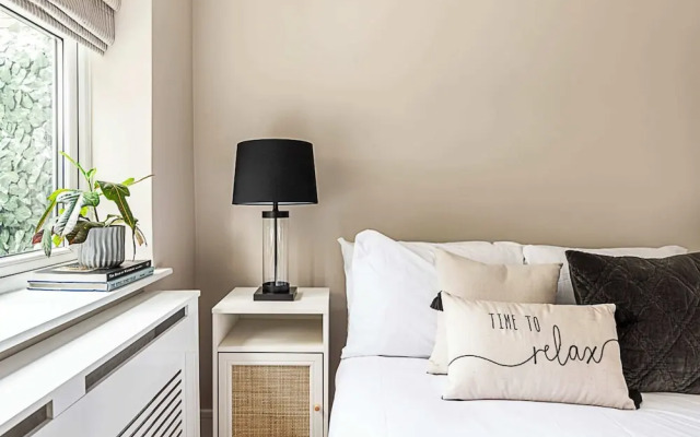 Luxurious 3 Bed Flat With Patio and Garden