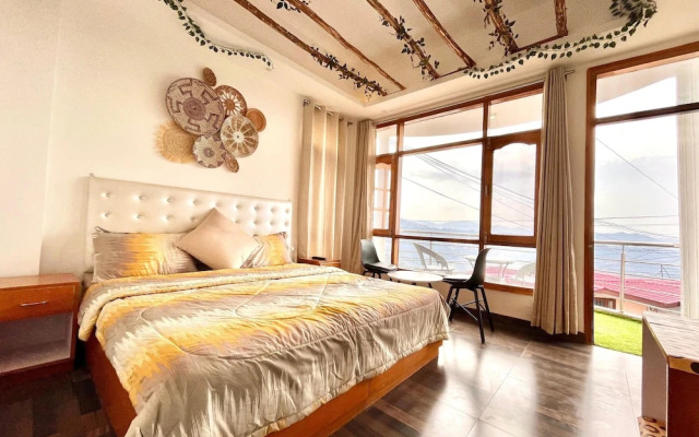Siesta Homestay 1BR - balcony in shimla