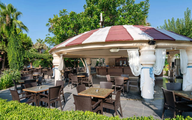 Palmeras Beach Hotel