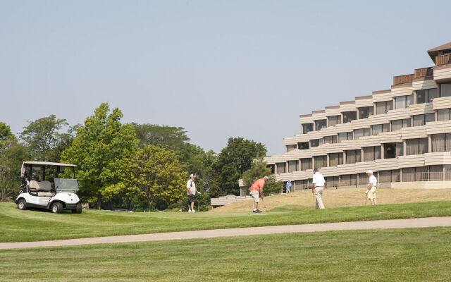 Hilton Chicago / Indian Lakes Resort