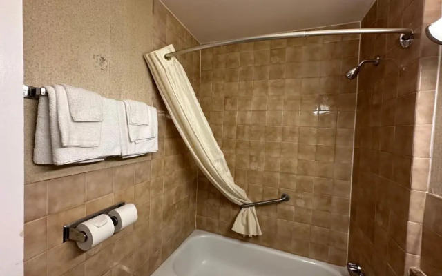 Econo Lodge Cornwall