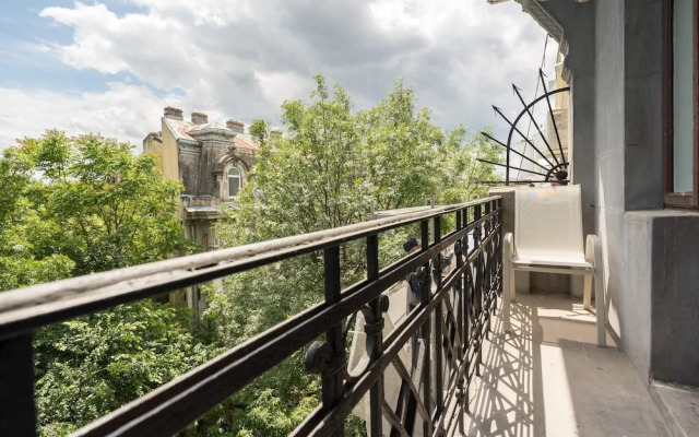 Elegant 3BR by the Romanian Athenaeum