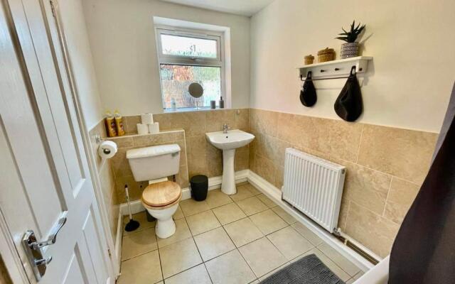 lovely 3 bed house close to the Uni & centre