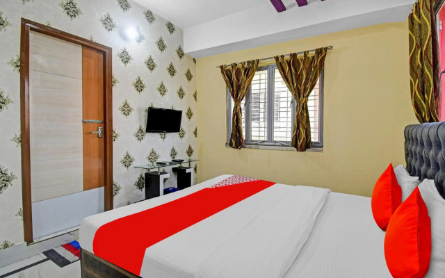 OYO Flagship 80558 Nirwana Gust House Newtown