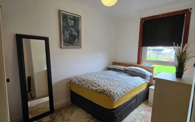 Apartmentsleeps5-parking-garden-petsok