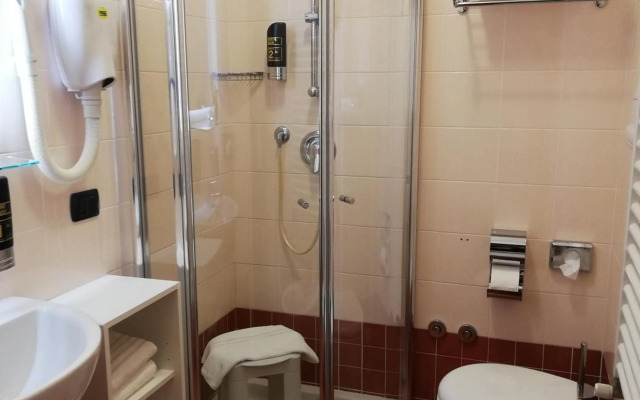 Hotel Clarin 14 by Dori