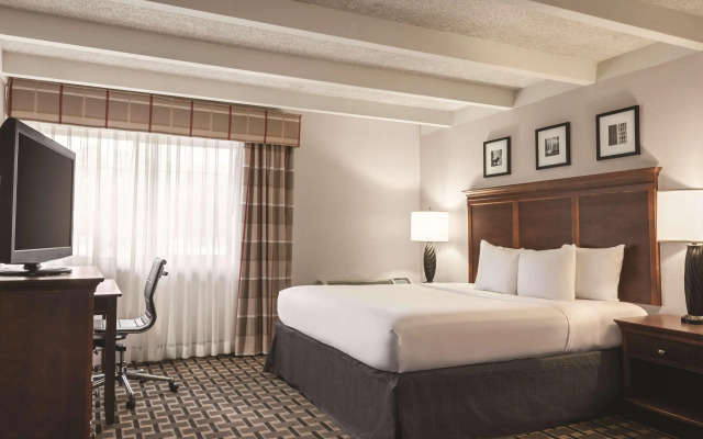 Country Inn & Suites by Radisson, Woodbury, MN