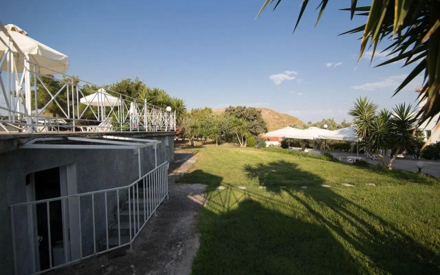 Akti Hotel & Apartments