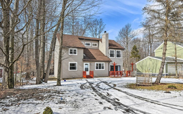 Updated Tobyhanna Home: Family & Pet Friendly