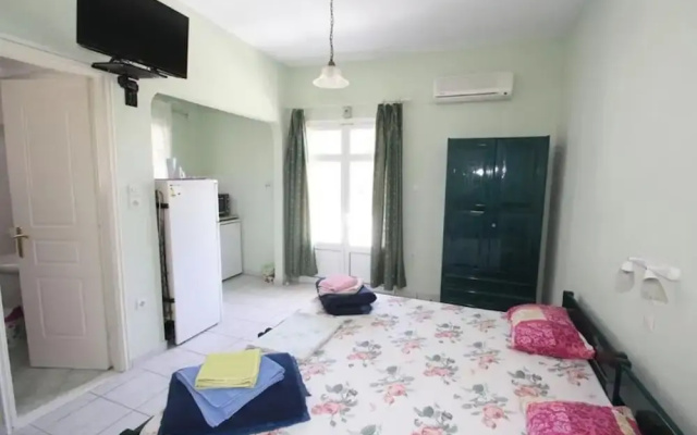 Room-pelagos Studios by Frangki