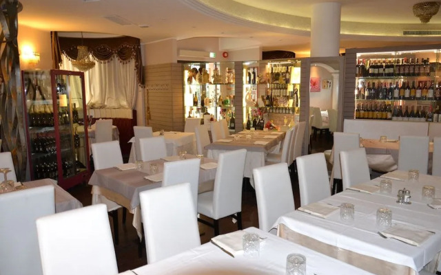 Hotel Shangri-La