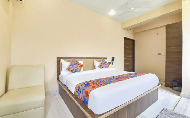 Fabhotel Pearl Square