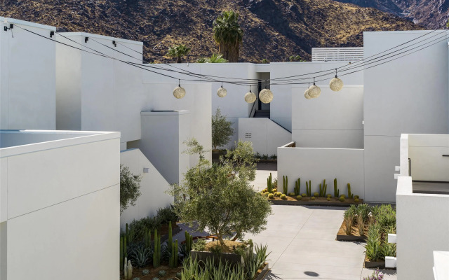 Thompson Palm Springs, by Hyatt