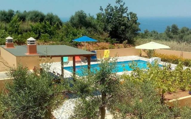 Beautiful villa, swimming pool, sea view near village not far from Rethymno, NW