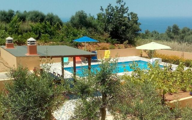 Beautiful villa, swimming pool, sea view near village not far from Rethymno, NW