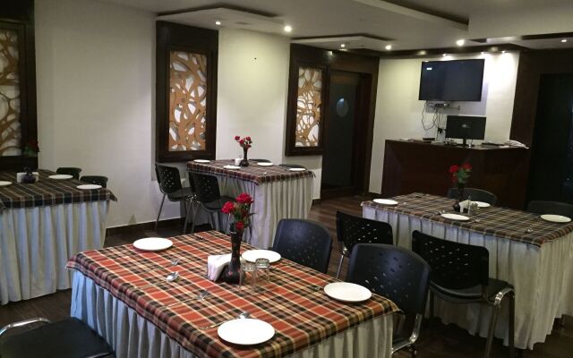 OYO Rooms Mall Road Cantonment