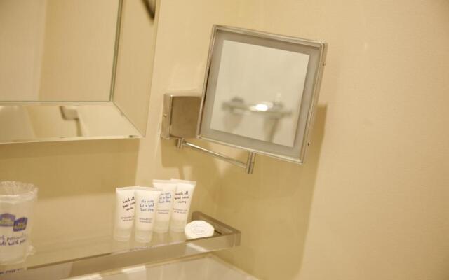 Cresta Court Hotel