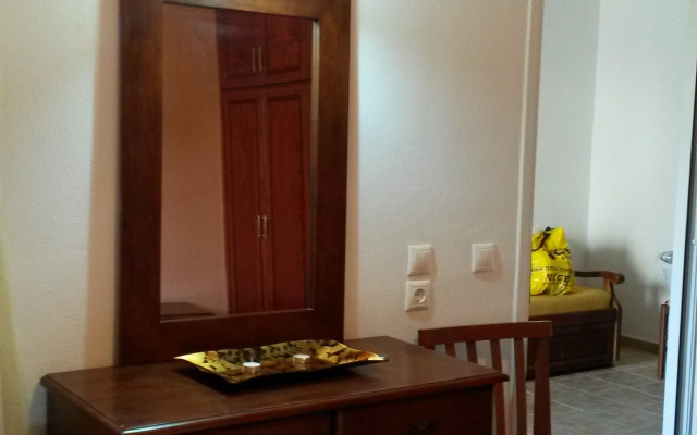 Green Hill Studios & Apartments