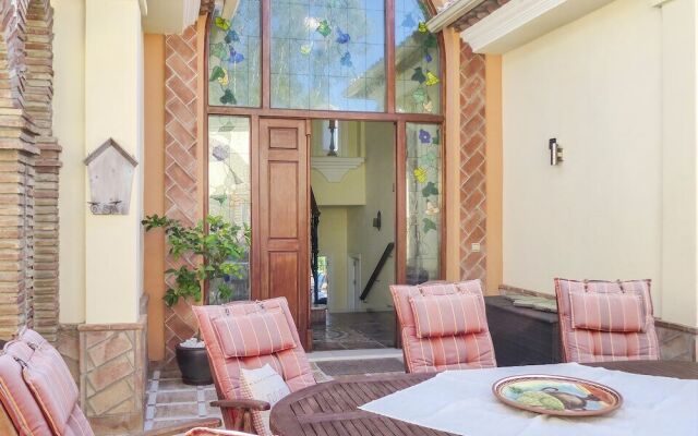 Marvelous Villa with Infinity Pool Ref 85
