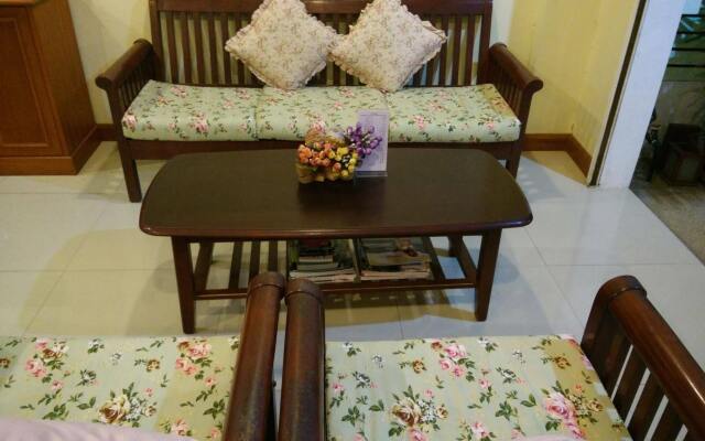 Pranang Flora House