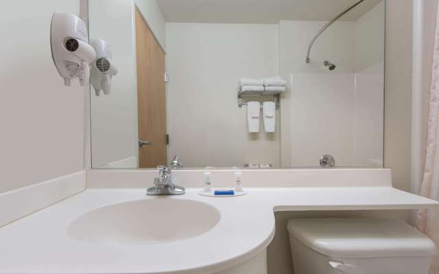 Microtel Inn & Suites by Wyndham Altus