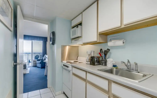 Spectacular Oceanfront Condo by Hosteeva