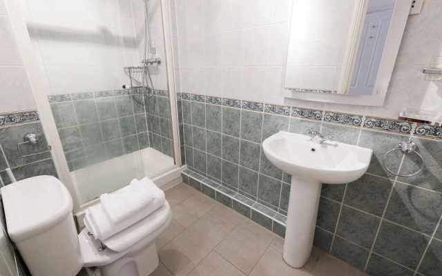 Calm 2BR apt W/parking&patio, 15mins to London Eye