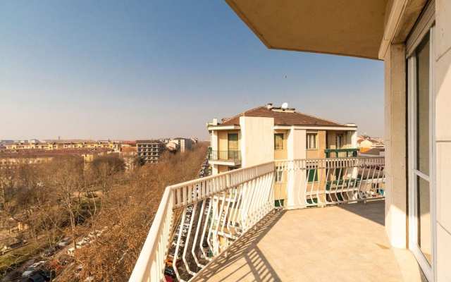 Cit Turin Flat with Panoramic Balcony