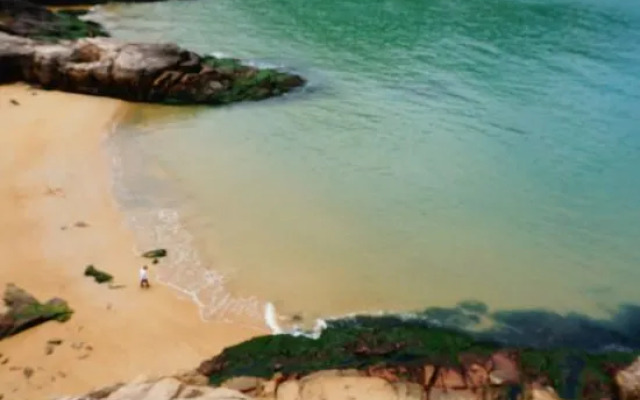 Houyuan Shatan Guesthouse