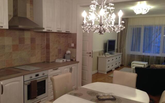 Apartment Antique Theatre