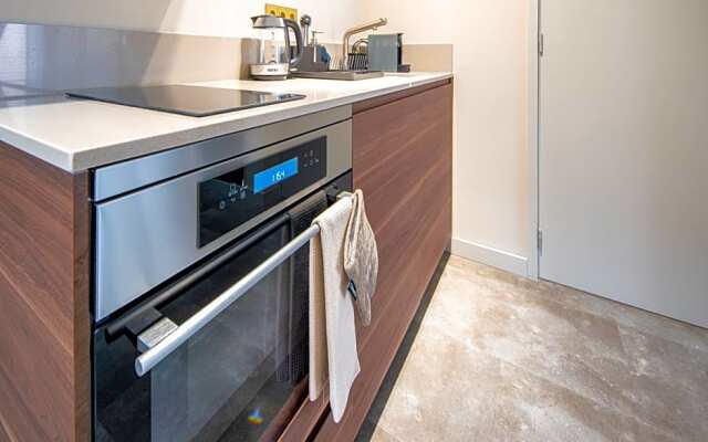 Family penthouse 7-Minutes from Rotterdam Central newly build top floor terrace