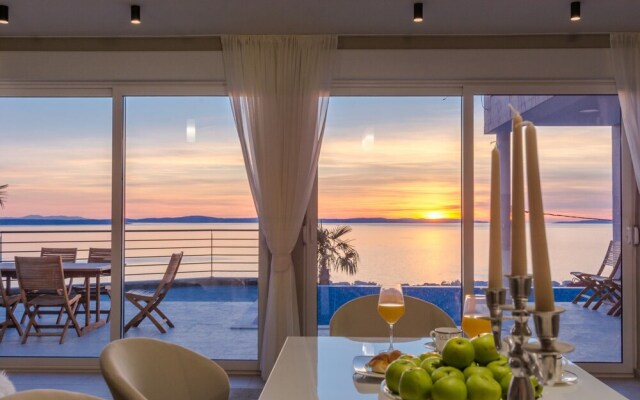 Luxury Villa White Velvet with Pool