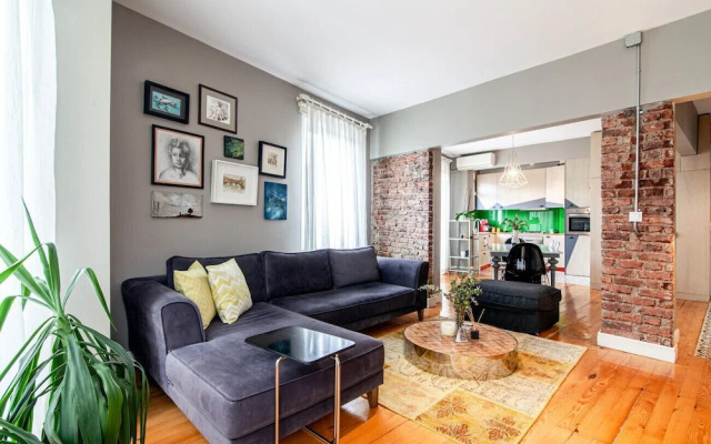 Modern Apartment With Stylish Interior in Beyoglu