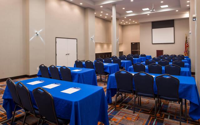 Holiday Inn Express & Suites San Antonio Medical-Six Flags by IHG