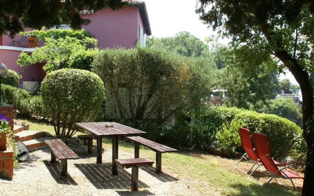 Welcoming Bungalow on Beach in Kraljevica