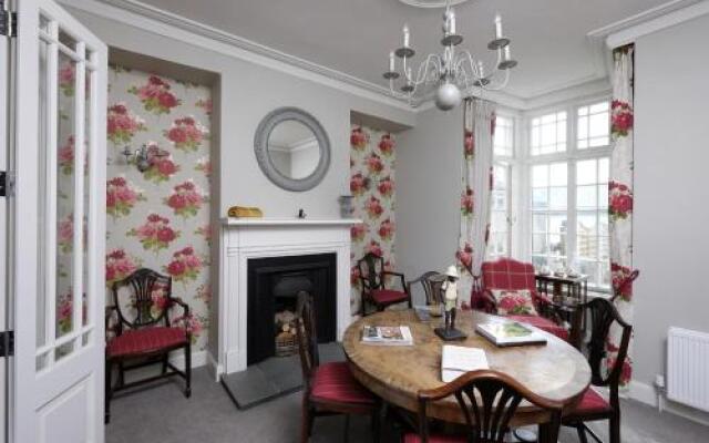 Willoughby Place