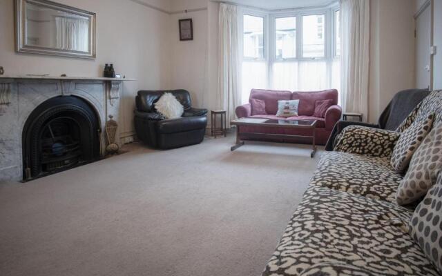 Connaught House - 2 Bedroom Apartment - Tenby
